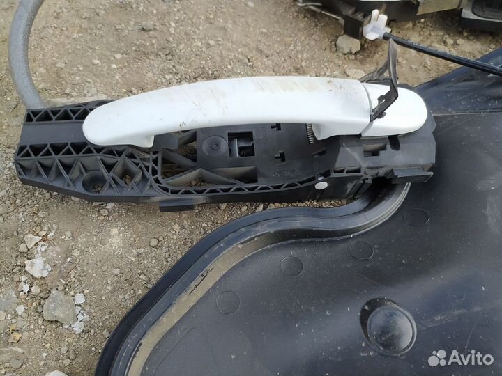 Замок двери задней левой Volkswagen Polo (Mk5) V р