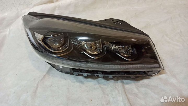 Фара правая Kia Sorrento prime новая