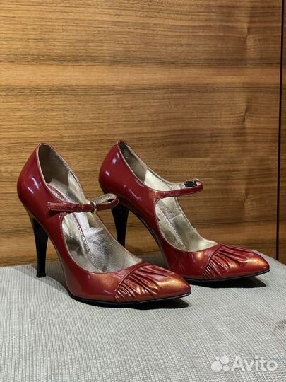 Кожаные лаковые туфли 39