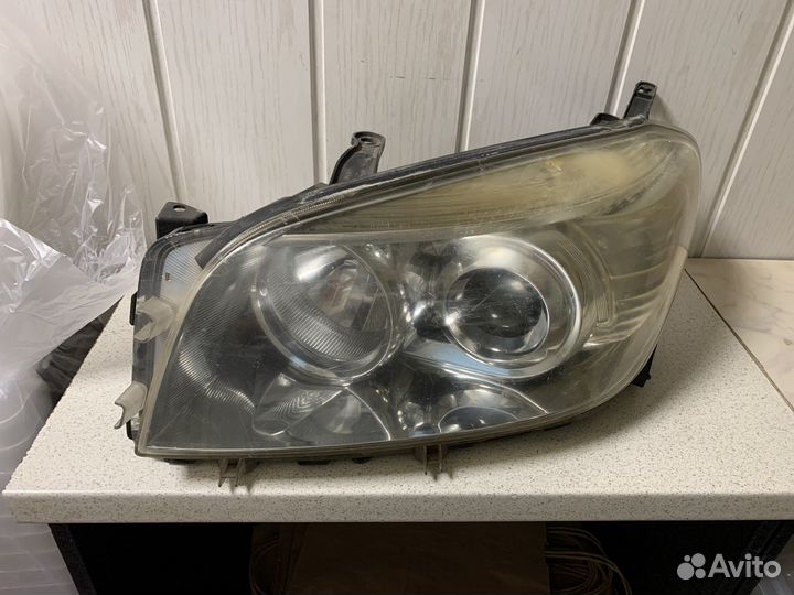 Передняя фара на toyota rav 4 30