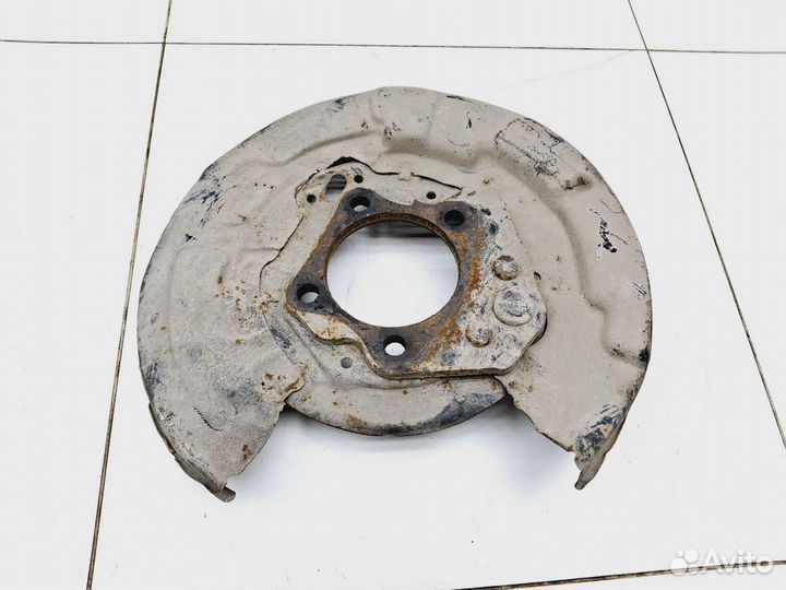 Щит опорный задний правый Toyota Highlander II (X