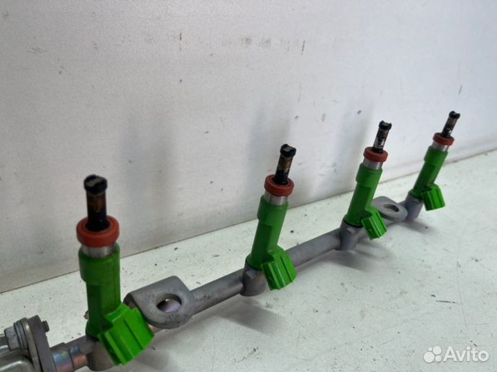 Топливная рейка с форсунками Toyota Camry V70/V75