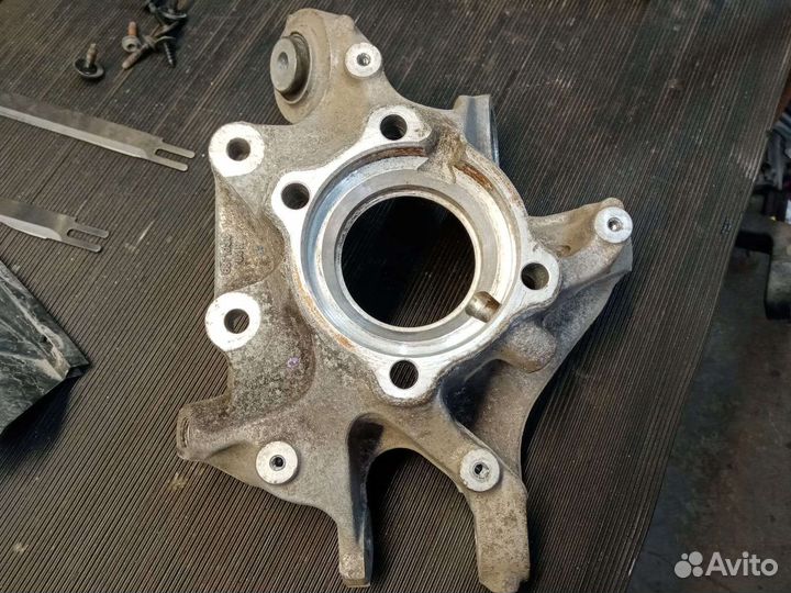 Кулак задний правый BMW 4 серии