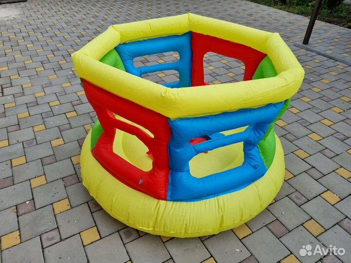 Надувной игровой центр