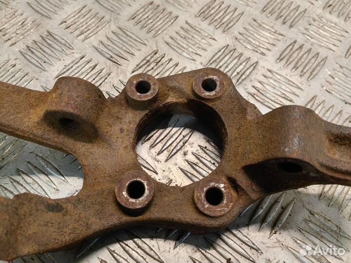 Кулак задний правый Chevrolet Lacetti