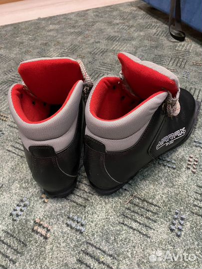 Лыжные ботинки