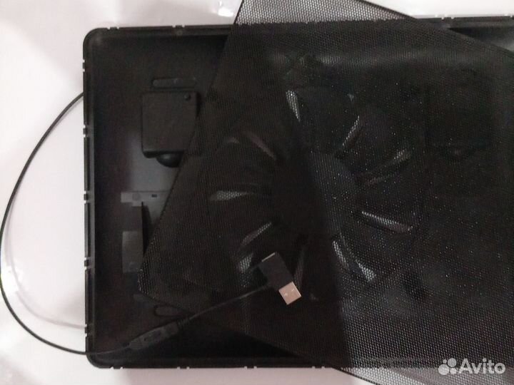 Подставка с охлаждением