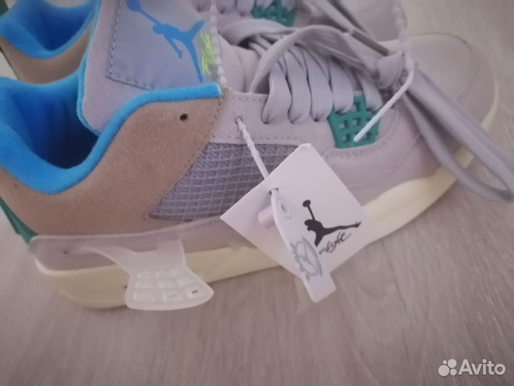 Кроссовки женские