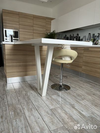 Кухонный стол остров