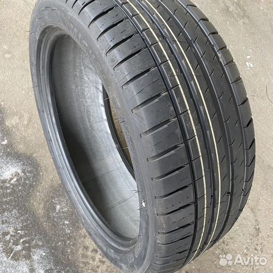 Michelin Pilot Sport 4 225/55 R19 Y