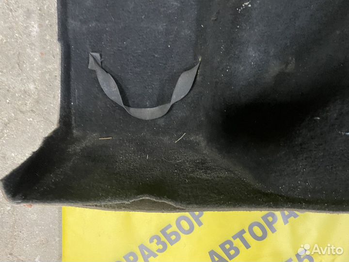 Обшивка багажника левая Ford Focus 2