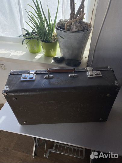 Чемодан старинный