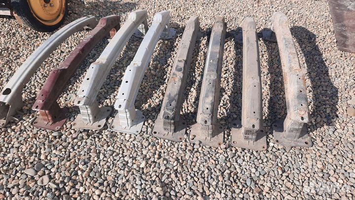 Задний усилитель бампера Мазда 3 бк