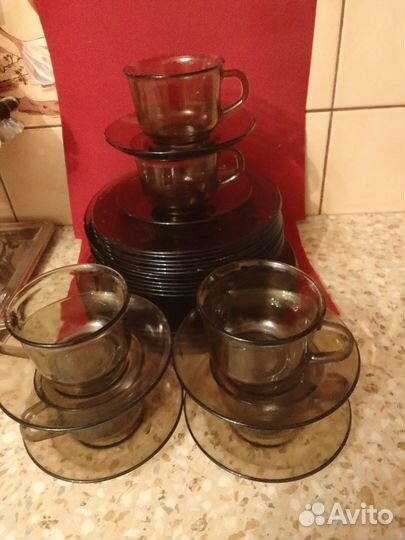 Чайный сервиз плюс большие тарелки