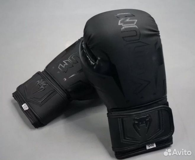 Боксерский шлем, перчатки 12 ун Venom, с мешком