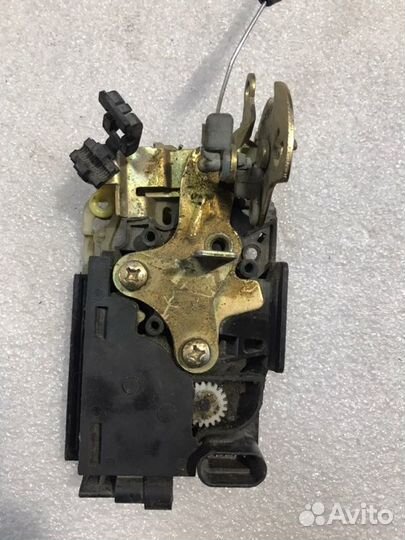 Замок двери передний левый Chery Tiggo T11 1.8