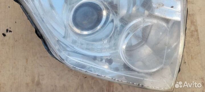 Mitsubishi Pajero 4 Фара Правая ксенон