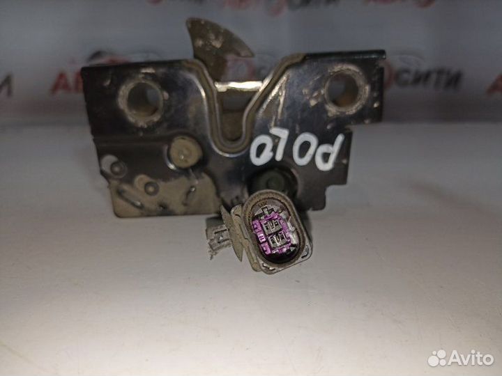 Замок капота Volkswagen Polo
