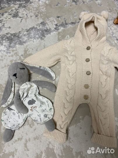 Вязаный костюм для новорожденного