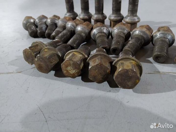 Болты колесные Mercedes E-Class W207