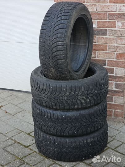 Bridgestone Blizzak Spike-01 225/55 R17 101T