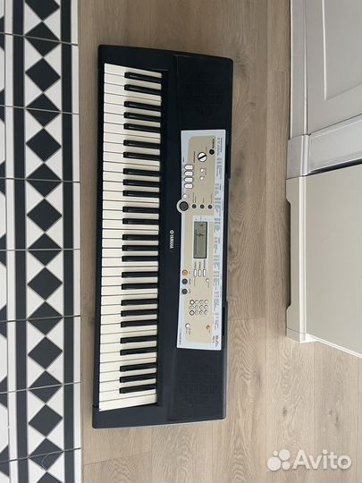 Синтезатор yamaha psr r200