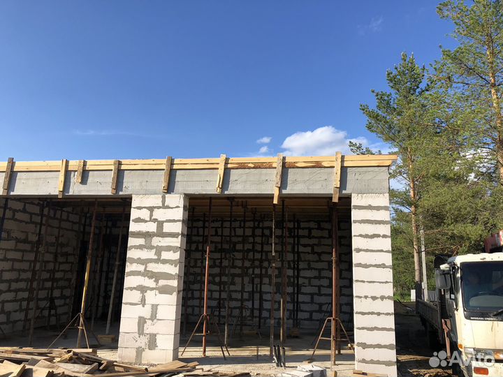 Бригада строителей