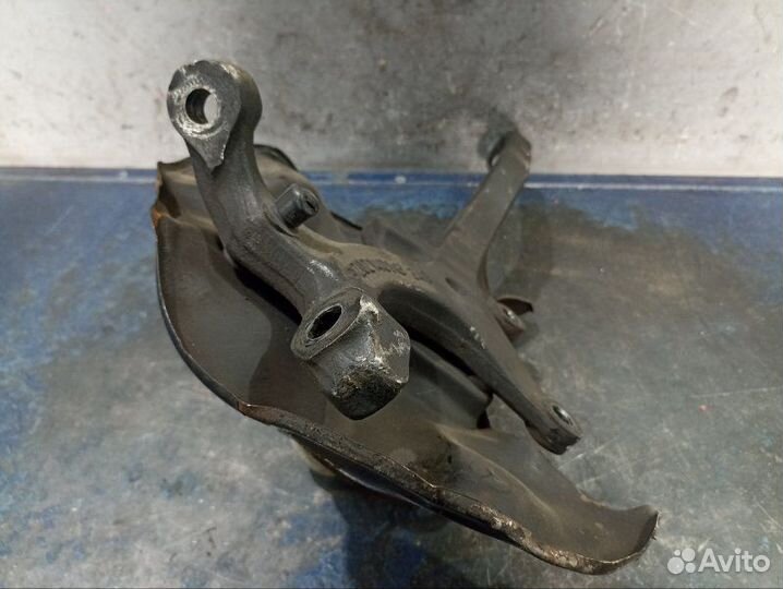 Ступица передняя левая Chrysler Crossfire