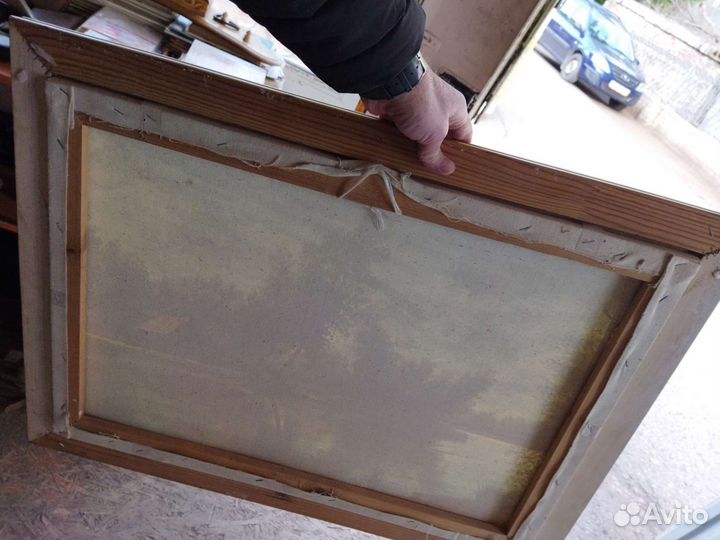 Картина в деревянной резной раме