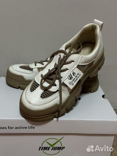 Кроссовки женские