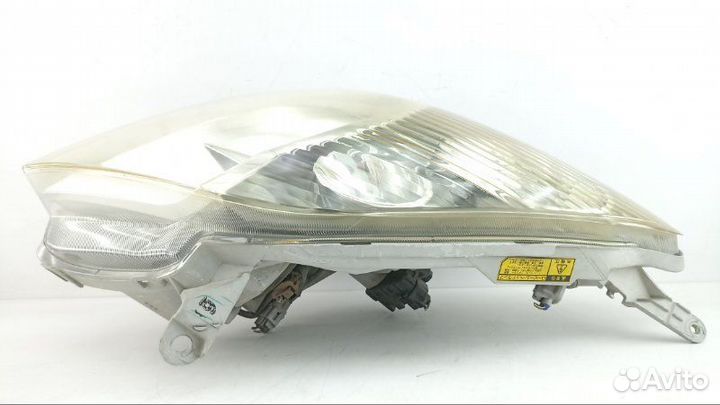 Фара правая Toyota Corolla Spacio NZE121