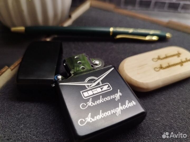 Лазерная гравировка на металле ножах жетонах