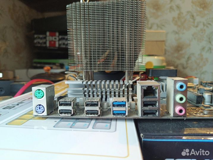 Материнская плата с процессором и памятью