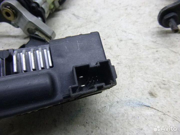 Механизм подъема двери багажника audi Q5 2008