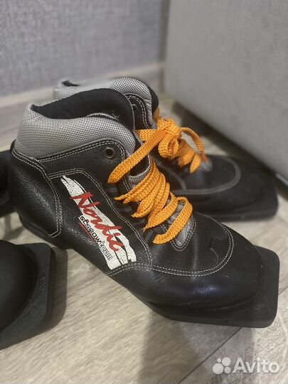 Лыжные ботинки