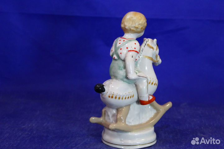 Фарфор статуэтка Всадник девочка мальчик на коне