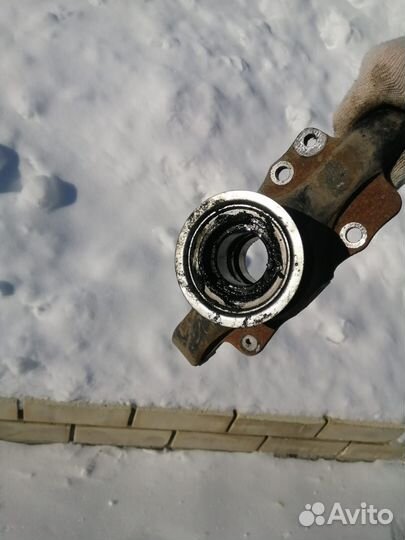 Поворотные кулаки со ступицами