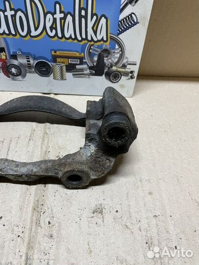 Скоба суппорта П.Л не вент. Audi 80 B3