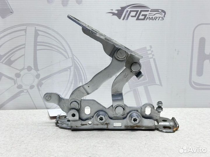 Петля капота правая Mercedes-Benz C W204 M272.947