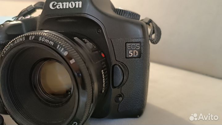 Canon 5D с объективом Canon 50 1.8 II