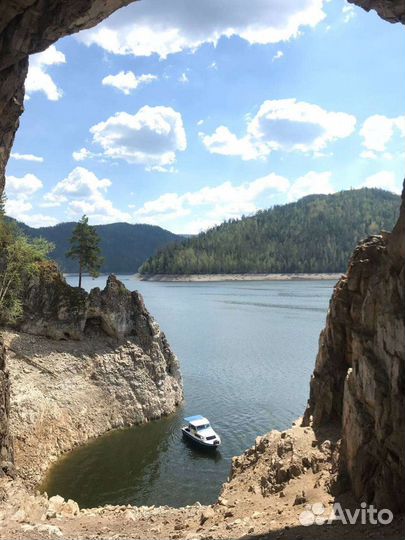 Прогулки на катере по Красноярскому морю