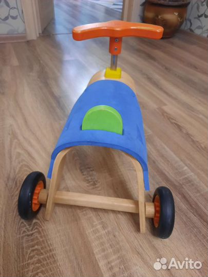 Трехколесный беговел деревянный