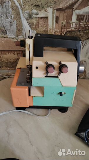 Швейная машина оверлок