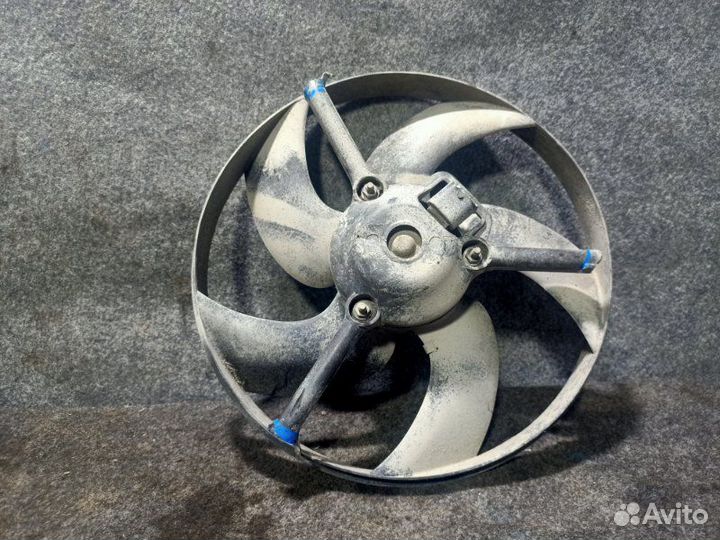 Крыльчатка вентилятора Peugeot 206 2B TU3A 2006