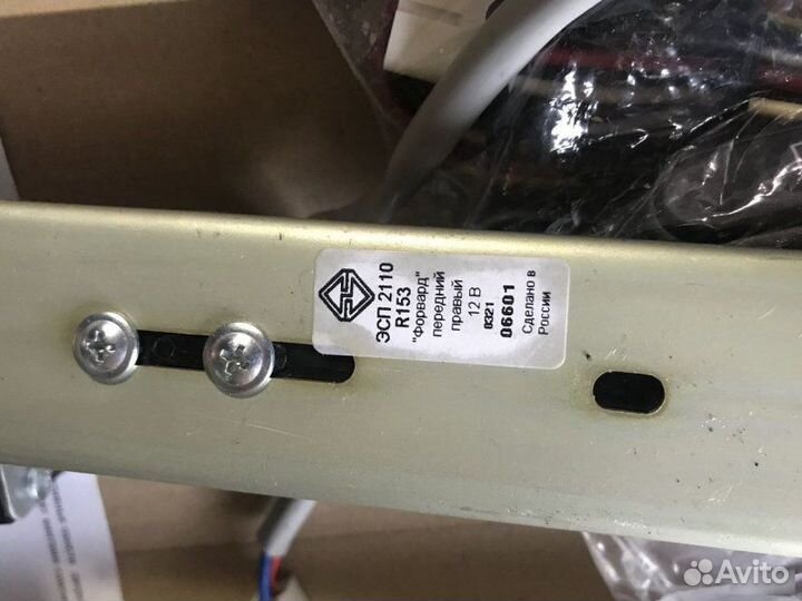 Стеклоподъемник передний правый