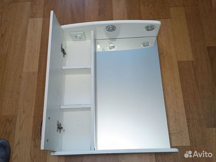 Шкафчик для ванной навесной с зеркалом бу