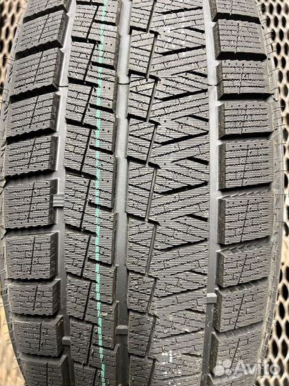 Kapsen SnowShoes AW33 315/35 R20 124H