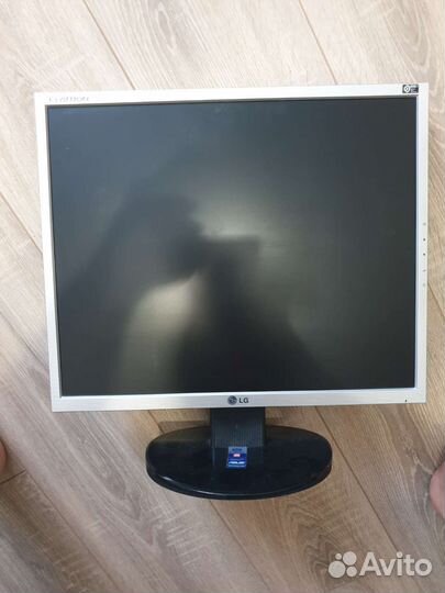 Монитор LG 19