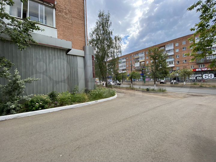 Магазин на первой линии угол 113 м²