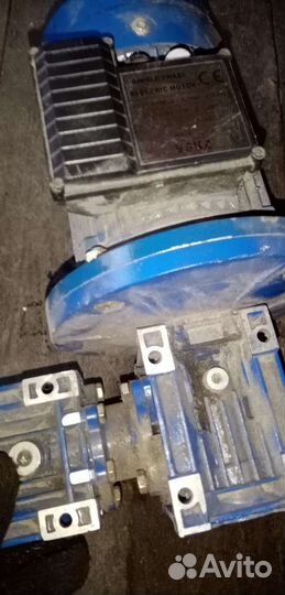 Электродвигатель с редуктором на 220